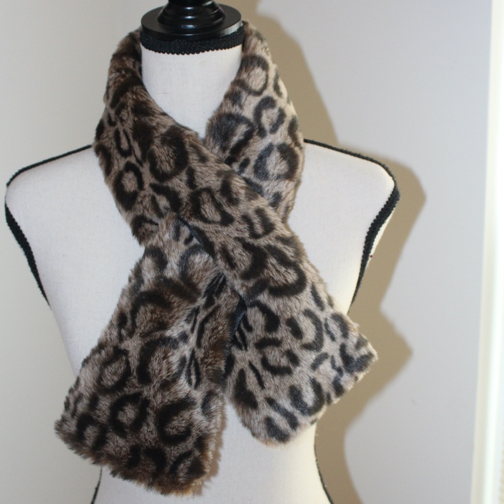 Talbots, leopard faux fur collar scarf stole neck warmer